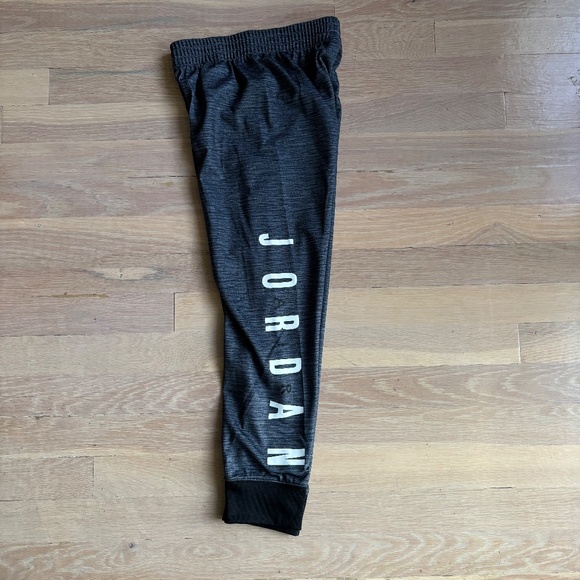 Boys grey nike air jordan jogger sweatpants size 7 nwt - Picture 2 of 2